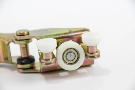 Ролик дверей T4 91-03 средн. (+кроншт.) goodrem RM8011