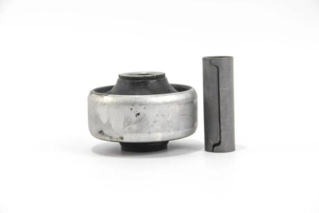 Сайлентблок переднього важеля Passat 88-96/Golf II/III/Caddy 96-04 (з втулкою) goodrem RR5361