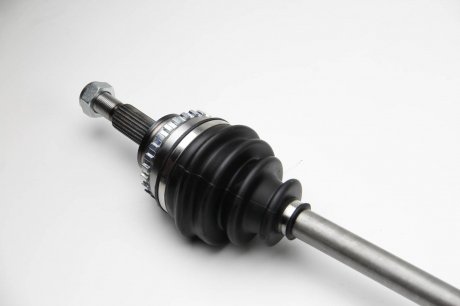 Полуось Kangoo 1.5dCi 02- Пр. (23нар./23вн.зуб) (724mm 26зуба) gsp 250193