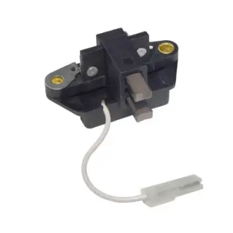 HITACHI SKODA Регулятор напряжения 14V Felicia hitachi 130954