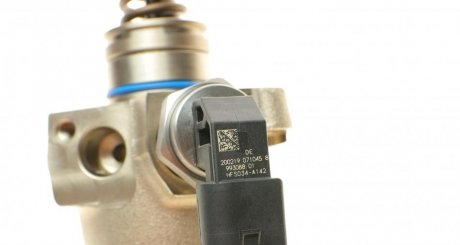 Насос топливный hitachi 133088