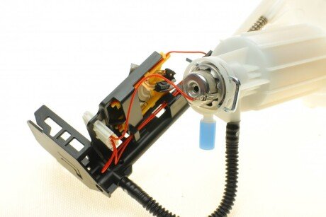 Насос топливный hitachi 133244