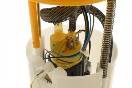 Насос топливный hitachi 133546