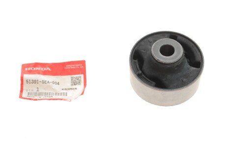 Сайлентблок переднього важеля honda 51391SEA004