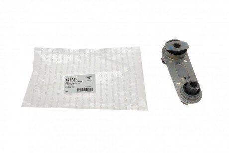 Кронштейн подушки двигуна hutchinson 532A29 на Рено 11