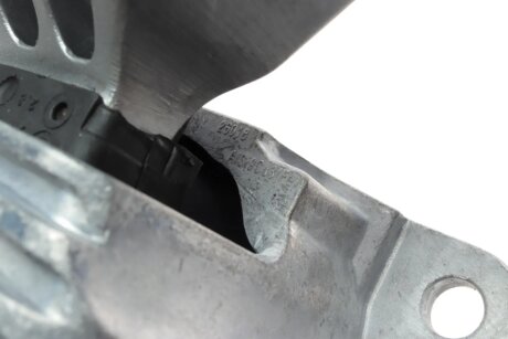 Подушка (опора) двигателя hutchinson 586643