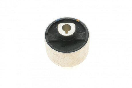 Сайлентблок переднего рычага hutchinson 560624