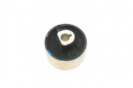 Сайлентблок переднего рычага hutchinson 560624