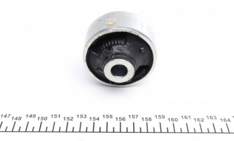 Сайлентблок переднего рычага hutchinson 590437