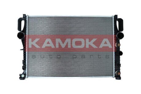 Радиатор охлаждения двигателя kamoka 7700070 на Мерседес W211