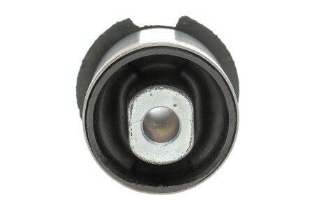 Сайлентблок рычага LAND ROVER DISCOVERY III,IV пер.ось,ниж.задний,с обеих сторон lemforder 3827501