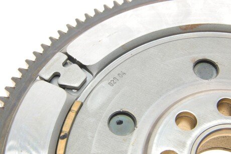 Двухмассовый (демпферный) маховик luk 415005010