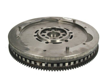 Двухмассовый (демпферный) маховик luk 415008610 на Бмв 8 Series