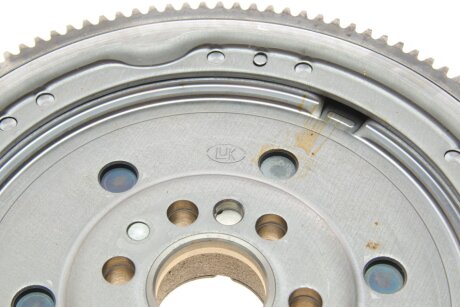 Двухмассовый (демпферный) маховик luk 415017410