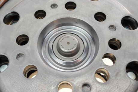 Двухмассовый (демпферный) маховик luk 415018410