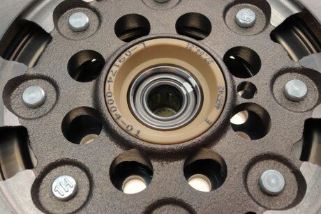 Двухмассовый (демпферный) маховик luk 415018410