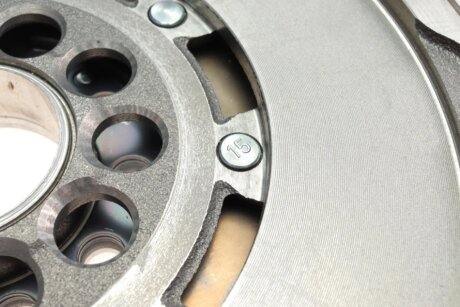 Двухмасовий (демпферний) маховик luk 415022010