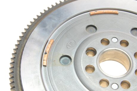 Двухмассовый (демпферный) маховик luk 415023710