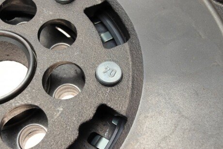 Двухмассовый (демпферный) маховик luk 415031410