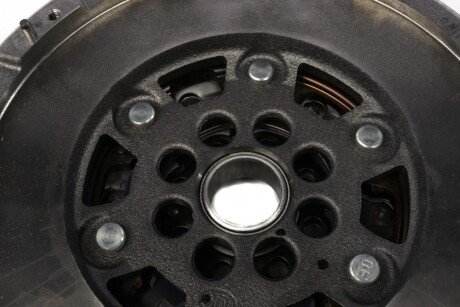 Двухмассовый (демпферный) маховик luk 415032910