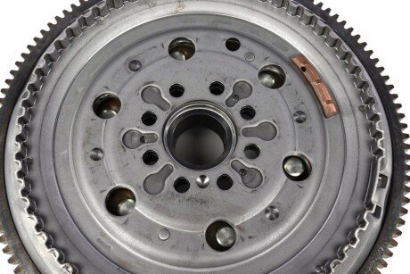 Двухмассовый (демпферный) маховик luk 415032910