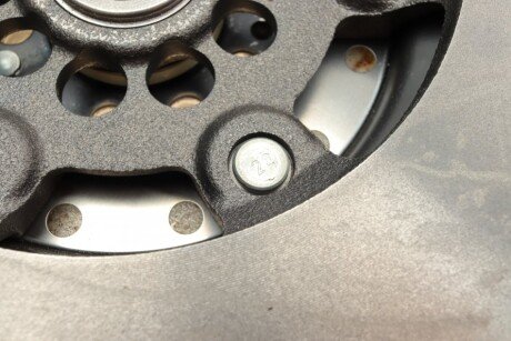 Двухмасовий (демпферний) маховик luk 415033910