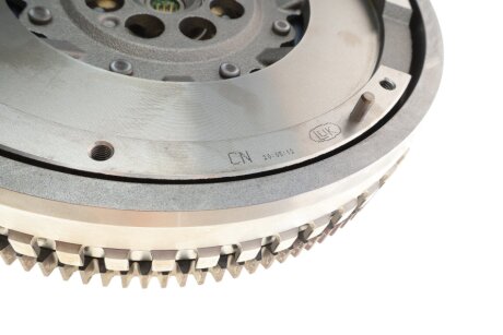 Двухмассовый (демпферный) маховик luk 415041410