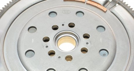 Двухмассовый (демпферный) маховик luk 415048910