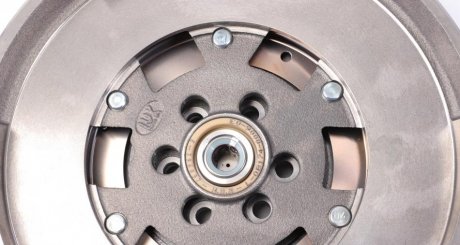 Двухмассовый (демпферный) маховик luk 415062010