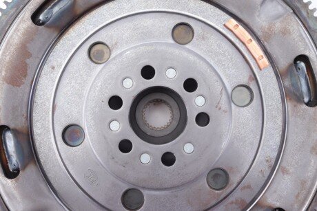 Двухмассовый (демпферный) маховик luk 415062308