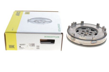 Двухмассовый (демпферный) маховик luk 415066810