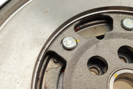 Двухмасовий (демпферний) маховик luk 415067810