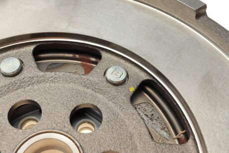 Двухмасовий (демпферний) маховик luk 415067810