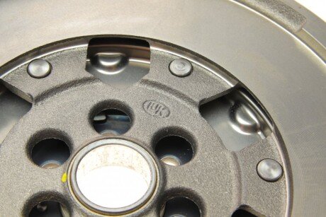 Двухмасовий (демпферний) маховик luk 415068510