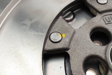 Двухмассовый (демпферный) маховик luk 415070210