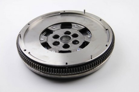 Двухмассовый (демпферный) маховик luk 415043110