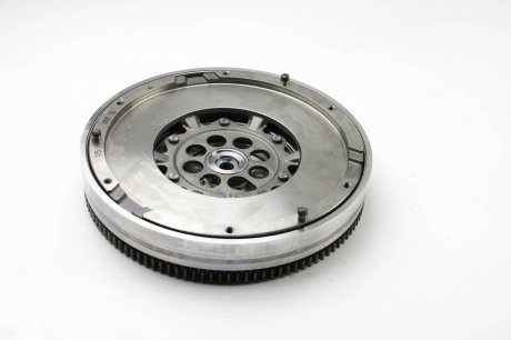 Двухмассовый (демпферный) маховик luk 415040110