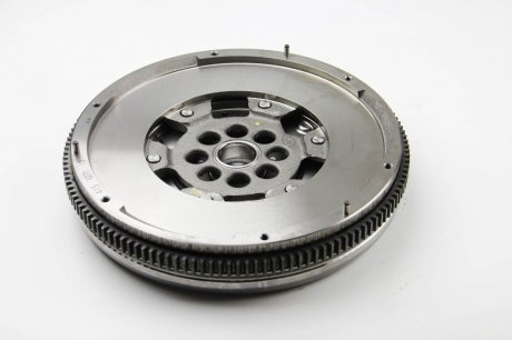 Двухмассовый (демпферный) маховик luk 415027110