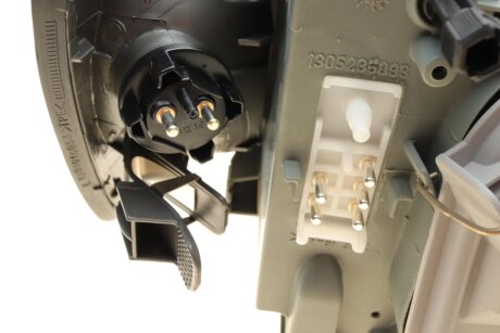 DB Фара основная лев.H4/H3 PY 21W W124 93-95 magneti Marelli 710301073317