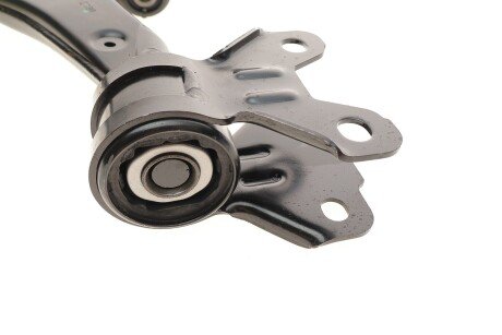 Нижний рычаг передней подвески magneti Marelli 301181354900