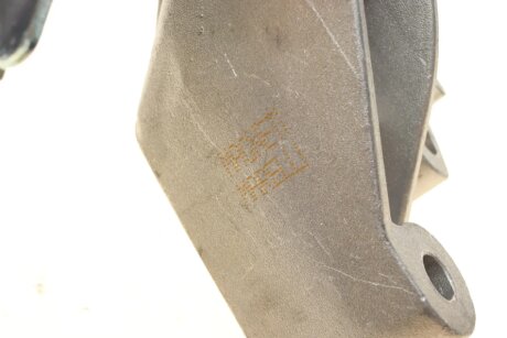 Подушка (опора) двигуна magneti Marelli 030607010644