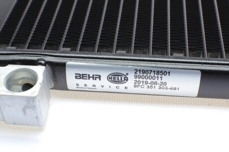 Радиатор кондиционера mahle knecht AC467001S