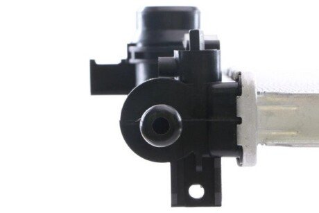 Радіатор охолодження двигуна mahle CR1748000S