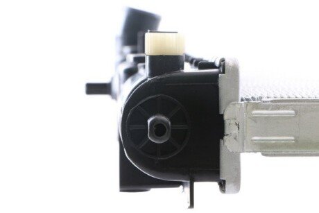 Радиатор охлаждения двигателя mahle knecht CR560000S