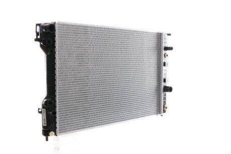 Радиатор охлаждения двигателя mahle knecht CR561000S