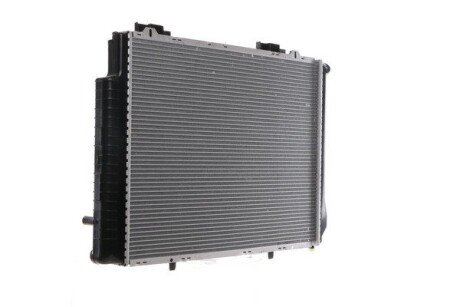 Радиатор охлаждения двигателя mahle knecht CR634000S