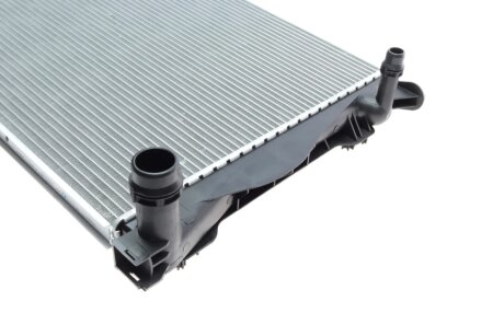 Радиатор охлаждения двигателя mahle knecht CR789000S