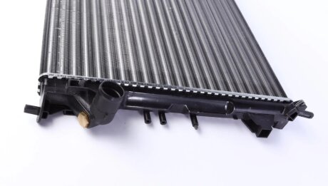 Радиатор охлаждения двигателя mahle knecht CR8000S