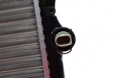 Радиатор охлаждения двигателя mahle knecht CR816000S