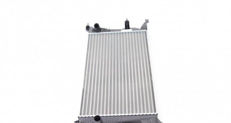 Радиатор охлаждения двигателя mahle knecht CR840001S